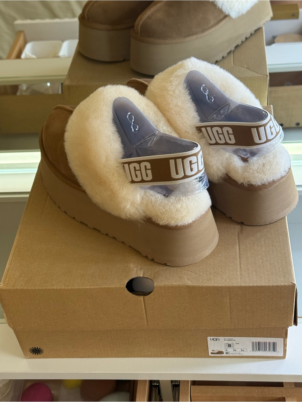 UGG Funkette Platform Slippers Chestnut Shearling Logo Strap Women’s 8 - Picture 3 of 7